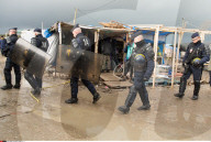 NEWS - Calais: Beheizte Container für die Flüchtlinge
