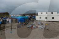 NEWS - Calais: Beheizte Container für die Flüchtlinge