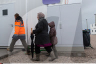 NEWS - Calais: Beheizte Container für die Flüchtlinge