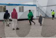NEWS - Calais: Beheizte Container für die Flüchtlinge