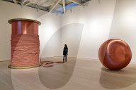 FEATURE - "Champagne Life" in der Saatchi Gallery London
