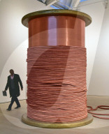 FEATURE - "Champagne Life" in der Saatchi Gallery London