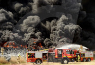 NEWS - Melbourne: Grossfeuer in Reifenfabrik schwer zu löschen