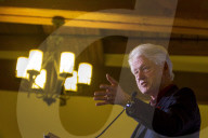 NEWS - Bill Clinton wirbt für seine Frau Hillary