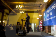 NEWS - Bill Clinton wirbt für seine Frau Hillary