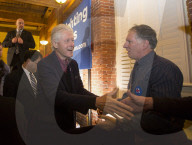 NEWS - Bill Clinton wirbt für seine Frau Hillary