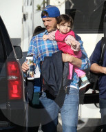 EXKLUSIV - Ashton Kutcher und Baby Wyatt begleiten Mila Kuns zum Set