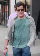 EXKLUSIV - Charlie Sheen wirkt gesund und fröhlich