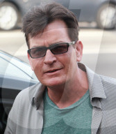 EXKLUSIV - Charlie Sheen wirkt gesund und fröhlich