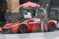 EXKLUSIV - Lewis Hamilton fährt den neuen $1.5 Millionen Ferrari