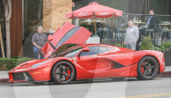 EXKLUSIV - Lewis Hamilton fährt den neuen $1.5 Millionen Ferrari