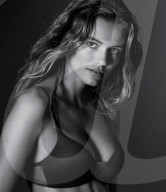 PEOPLE - Edita Vilkeviciute modelt für die neue Calvin Klein Werbung