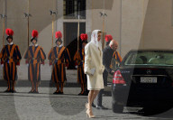 PEOPLE - Charlene und Albert auf Besuch beim Papst (weitere Bilder)