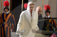 PEOPLE - Charlene und Albert auf Besuch beim Papst (weitere Bilder)