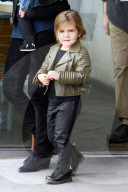 PEOPLE - Kourtney Kardashian mit ihren coolen Kids und Mutter Kris