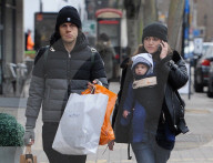 PEOPLE - Keira Knightley mit Mann und Baby am shoppen in London