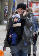 PEOPLE - Keira Knightley mit Mann und Baby am shoppen in London