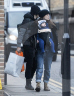 PEOPLE - Keira Knightley mit Mann und Baby am shoppen in London