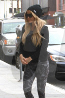 PEOPLE - Carmen Electra unterwegs zum Doktor
