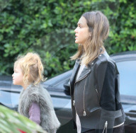 EXKLUSIV - Jessica Alba bringt Tochter Haven zu einem "Playdate"