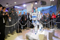 NEWS - WEF Davos: Roboter HUBO hat seinen Auftritt