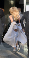 PEOPLE - Pamela Anderson ist viel unterwegs