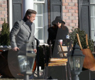 EXKLUSIVE - Kaffe mit: "Drunk Parents" Salma Hayek und Alec Baldwin