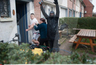 NEWS - Flüchtlinge dringen in Calais auf Fähre vor