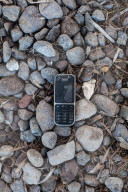 NEWS - Lesbos: Von Flüchtenden verlorene Gegenstände am Strand