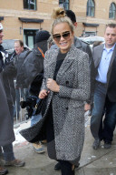 PEOPLE - Schwangere Chrissy Teigen in Park City unterwegs