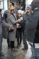 PEOPLE - Schwangere Chrissy Teigen in Park City unterwegs