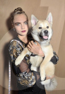 PEOPLE - Cara Delevingne bringt ihren Hund Leo zur Show von Chanel