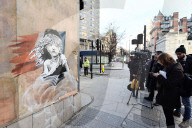 NEWS - Banksy neues Artwork kritisiert Einsatz von Tränengas in Calais Flüchtlingslager