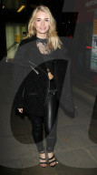 PEOPLE - Lotti Moss in London unterwegs