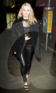 PEOPLE - Lotti Moss in London unterwegs