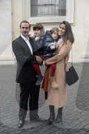 PEOPLE - Joseph Fiennes woht mit Familie der Papst-Audienz in Rom bei