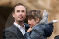PEOPLE - Joseph Fiennes woht mit Familie der Papst-Audienz in Rom bei