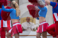 NEWS - Vatikan: Heute tanzen Cheerleader für Papst Franziskus