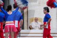 NEWS - Vatikan: Heute tanzen Cheerleader für Papst Franziskus