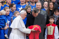 NEWS - Vatikan: Heute tanzen Cheerleader für Papst Franziskus