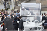 NEWS - Vatikan: Heute tanzen Cheerleader für Papst Franziskus