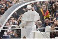 NEWS - Vatikan: Heute tanzen Cheerleader für Papst Franziskus