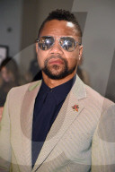 PEOPLE - Zu wild gefeiert? Cuba Gooding Jr mit Sonnenbrille an der Fashionweek NY