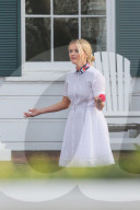 PEOPLE - Reese Witherspoon posiert im "Landmädchen"-Stil für Draper James