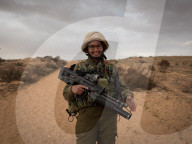 NEWS - Israel: Waffentraining des gemischtgeschlechtlichen Battaillons Caracal