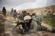 NEWS - Israel: Waffentraining des gemischtgeschlechtlichen Battaillons Caracal