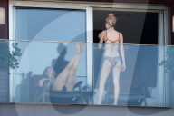 EXKLUSIV - Dylan Penn und Robin Wright auf dem Hotelbalkon in Rio
