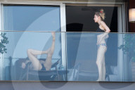 EXKLUSIV - Dylan Penn und Robin Wright auf dem Hotelbalkon in Rio
