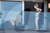 EXKLUSIV - Dylan Penn und Robin Wright auf dem Hotelbalkon in Rio