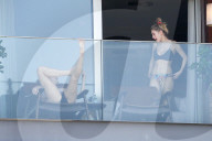 EXKLUSIV - Dylan Penn und Robin Wright auf dem Hotelbalkon in Rio